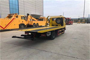 雁翅非事故拖车